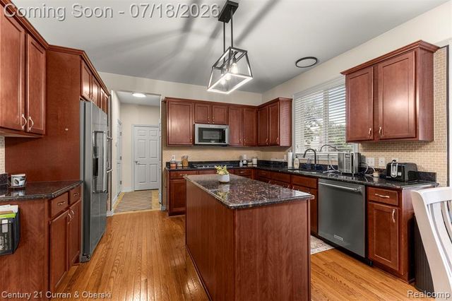 27363 Oxford Drive, Southfield, MI 48033