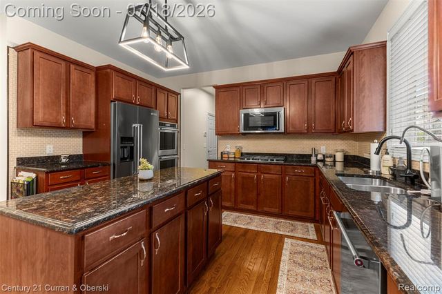 27363 Oxford Drive, Southfield, MI 48033