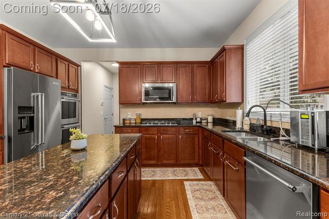 27363 Oxford Drive, Southfield, MI 48033