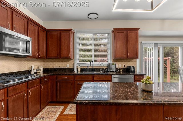 27363 Oxford Drive, Southfield, MI 48033