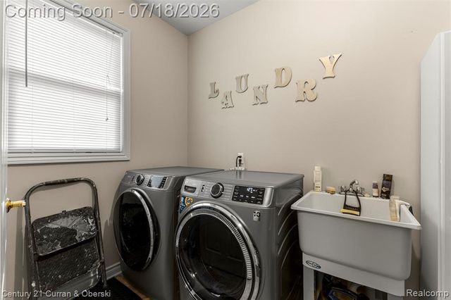 27363 Oxford Drive, Southfield, MI 48033