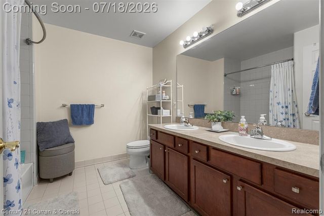 27363 Oxford Drive, Southfield, MI 48033