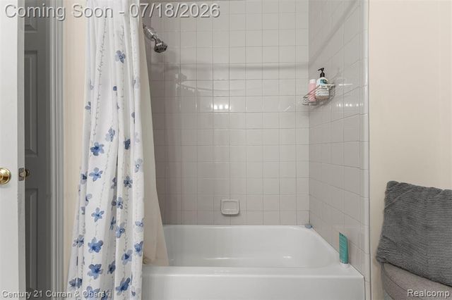 27363 Oxford Drive, Southfield, MI 48033