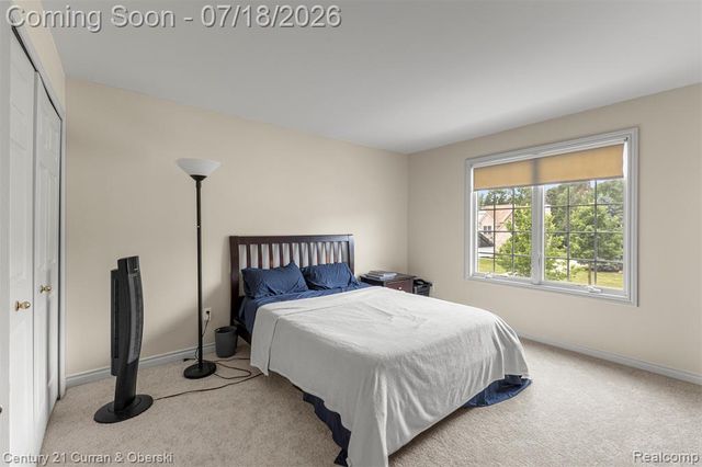 27363 Oxford Drive, Southfield, MI 48033