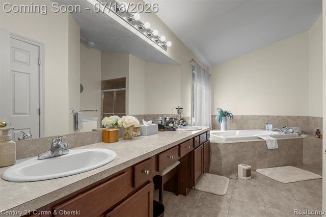27363 Oxford Drive, Southfield, MI 48033