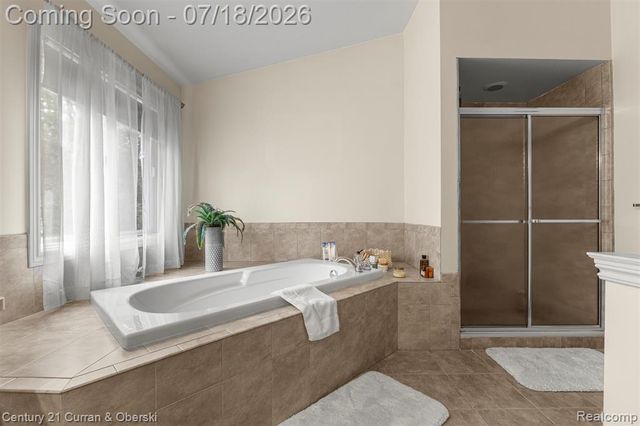 27363 Oxford Drive, Southfield, MI 48033