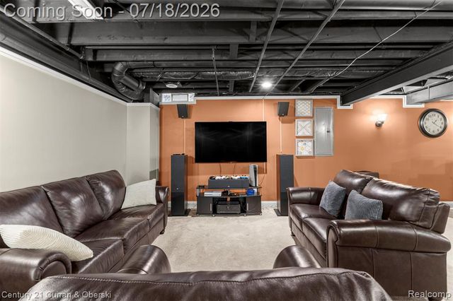 27363 Oxford Drive, Southfield, MI 48033