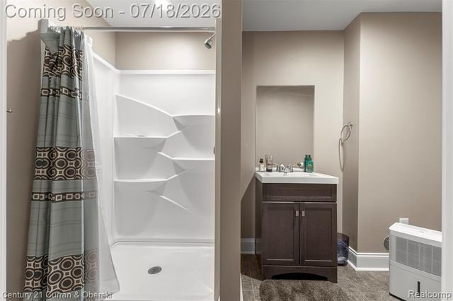 27363 Oxford Drive, Southfield, MI 48033