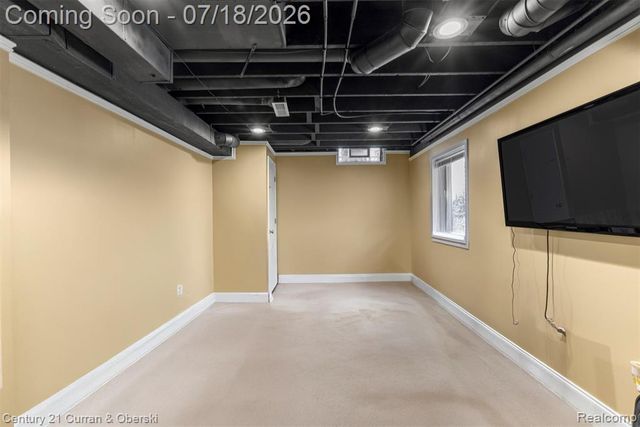 27363 Oxford Drive, Southfield, MI 48033