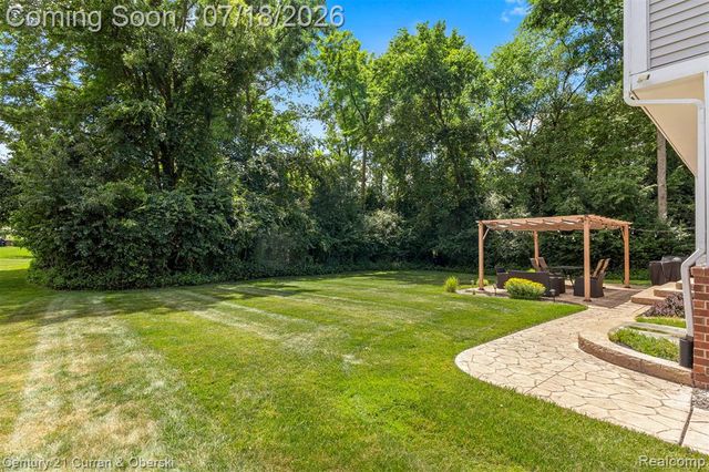 27363 Oxford Drive, Southfield, MI 48033