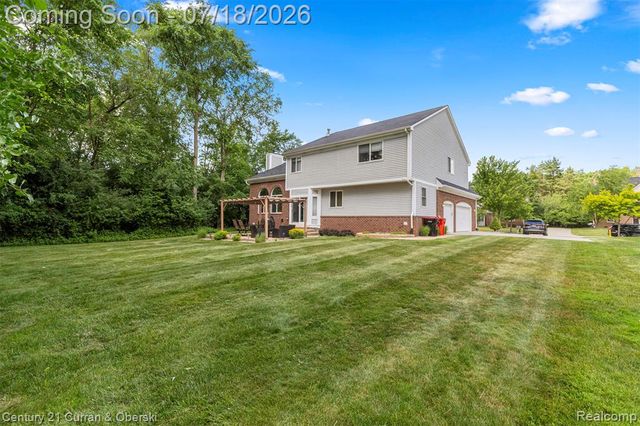 27363 Oxford Drive, Southfield, MI 48033