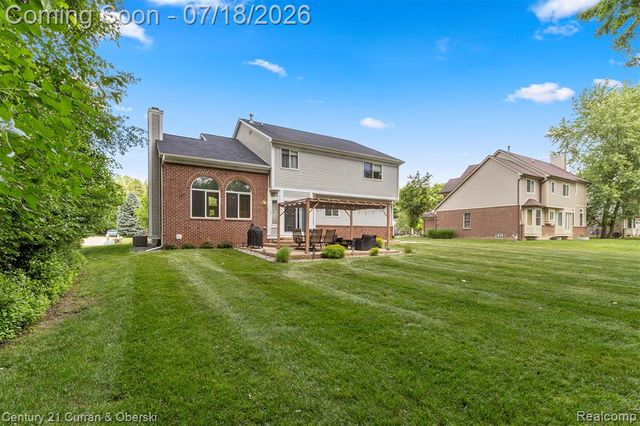 27363 Oxford Drive, Southfield, MI 48033
