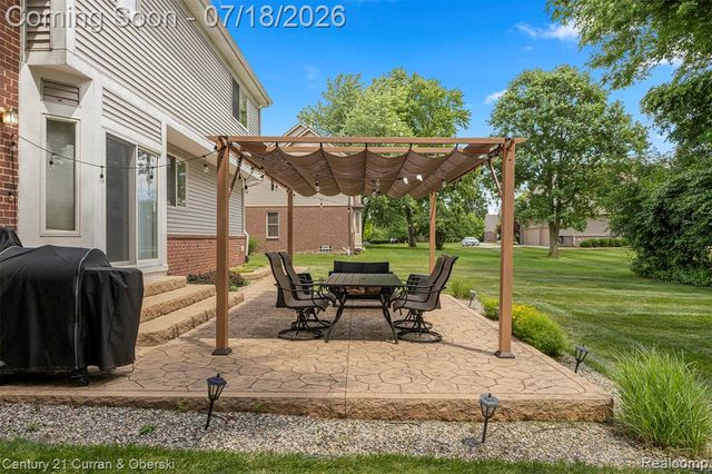 27363 Oxford Drive, Southfield, MI 48033