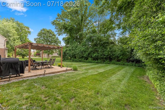 27363 Oxford Drive, Southfield, MI 48033