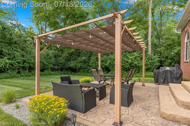 27363 Oxford Drive, Southfield, MI 48033