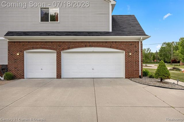 27363 Oxford Drive, Southfield, MI 48033