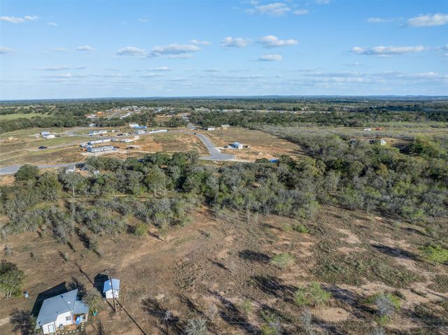 123 Grace LN, Dale, TX 78616