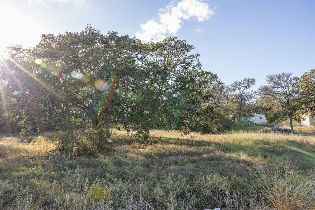 123 Grace LN, Dale, TX 78616