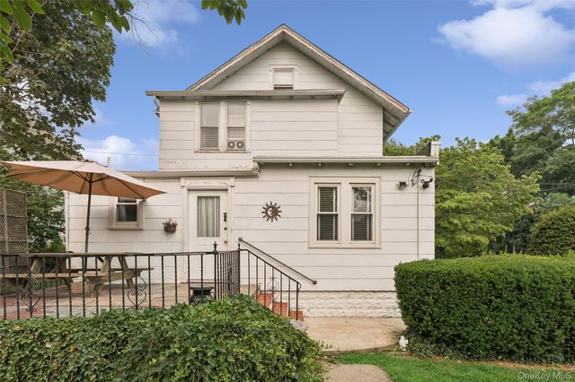 49 Clinton Avenue, Huntington, NY 11743
