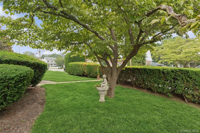 49 Clinton Avenue, Huntington, NY 11743