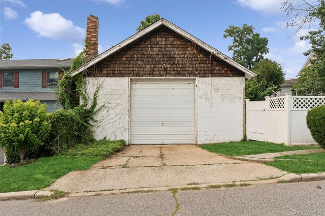 49 Clinton Avenue, Huntington, NY 11743