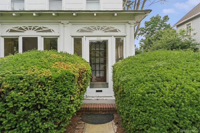 49 Clinton Avenue, Huntington, NY 11743