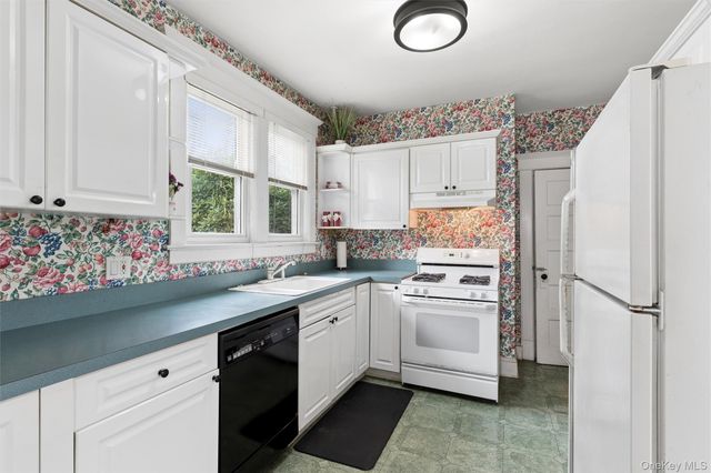 49 Clinton Avenue, Huntington, NY 11743