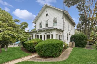 49 Clinton Avenue, Huntington, NY 11743