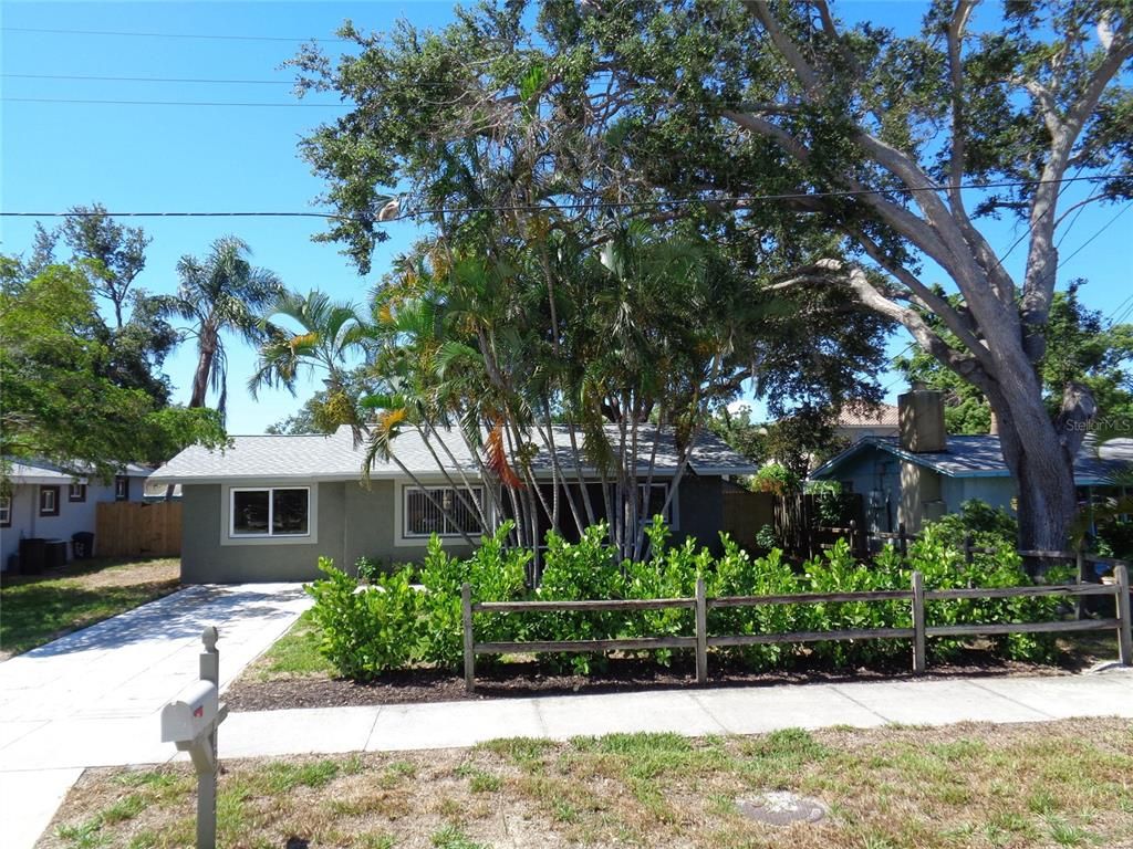 1832 IVANHOE STREET, Sarasota, FL 34231
