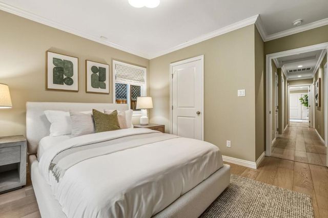 380 San Carlos Avenue, Redwood City, CA 94061