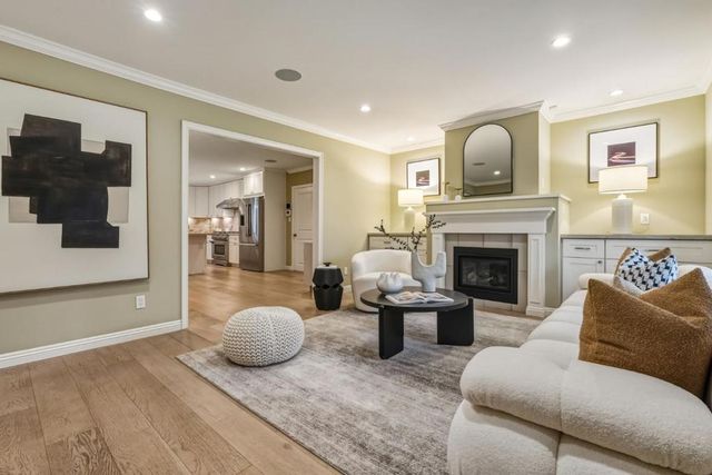 380 San Carlos Avenue, Redwood City, CA 94061