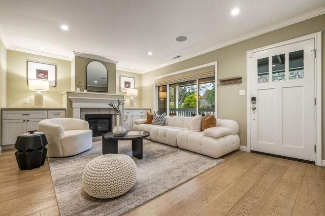 380 San Carlos Avenue, Redwood City, CA 94061