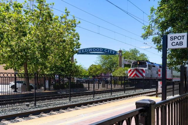 380 San Carlos Avenue, Redwood City, CA 94061