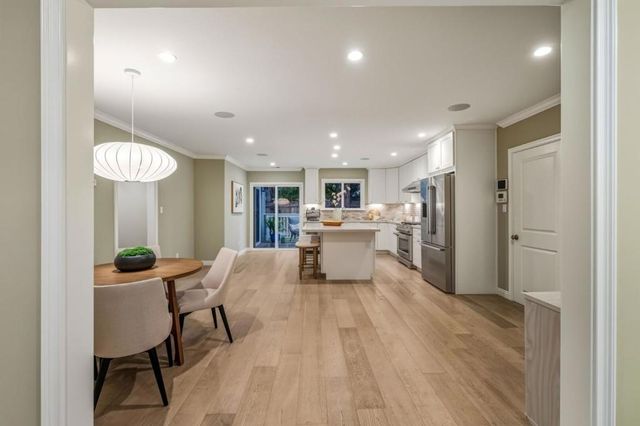 380 San Carlos Avenue, Redwood City, CA 94061