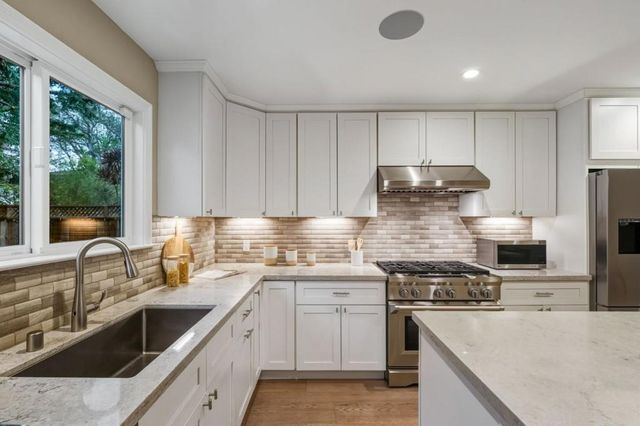 380 San Carlos Avenue, Redwood City, CA 94061