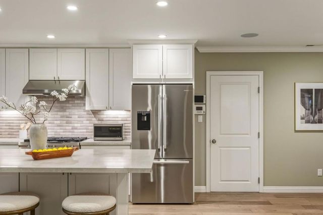 380 San Carlos Avenue, Redwood City, CA 94061