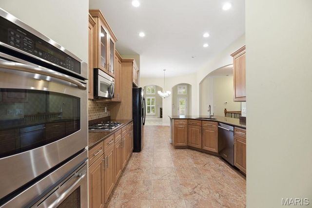 14 Burgundy Place Drive, Dardenne Prairie, MO 63368