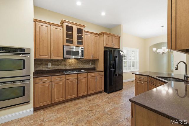 14 Burgundy Place Drive, Dardenne Prairie, MO 63368