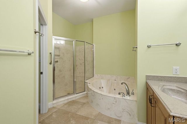 14 Burgundy Place Drive, Dardenne Prairie, MO 63368
