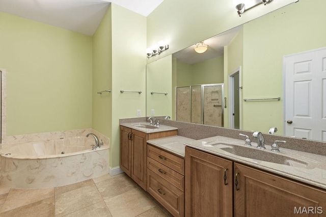 14 Burgundy Place Drive, Dardenne Prairie, MO 63368