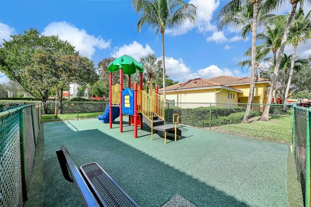3340 Palomino Dr 222-2, Davie, FL 33024