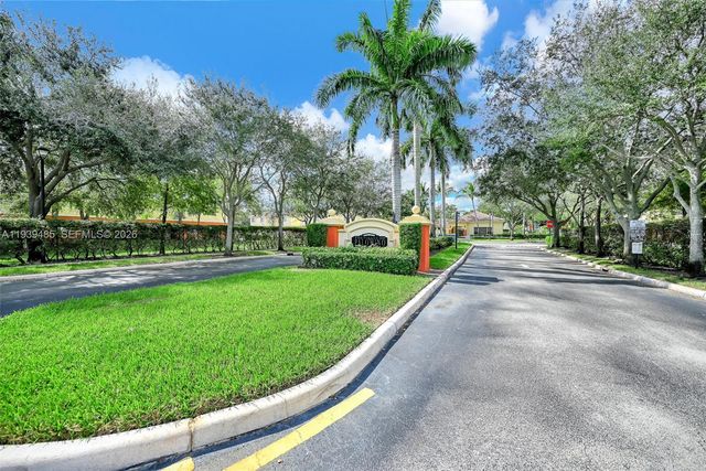 3340 Palomino Dr 222-2, Davie, FL 33024