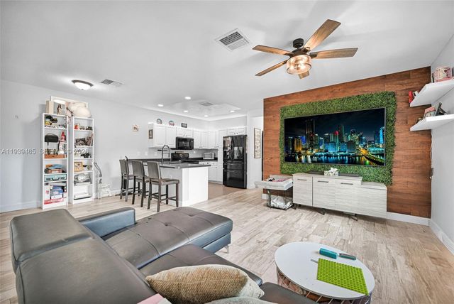 3340 Palomino Dr 222-2, Davie, FL 33024