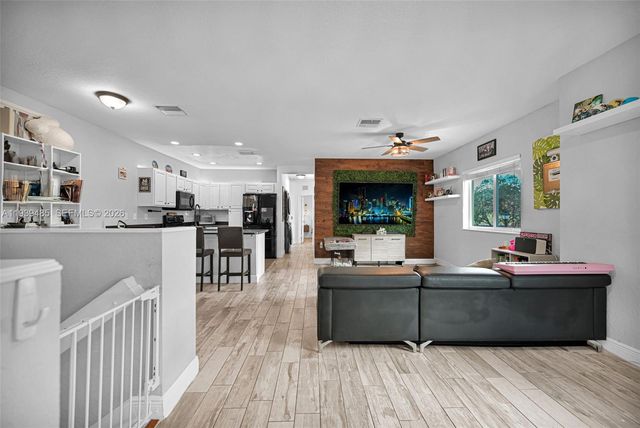 3340 Palomino Dr 222-2, Davie, FL 33024