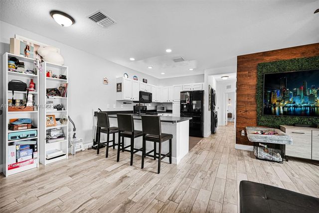 3340 Palomino Dr 222-2, Davie, FL 33024