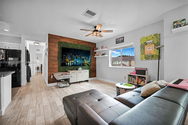 3340 Palomino Dr 222-2, Davie, FL 33024