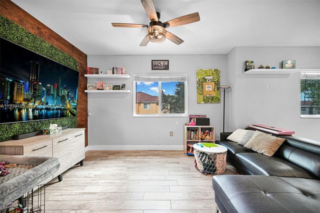 3340 Palomino Dr 222-2, Davie, FL 33024