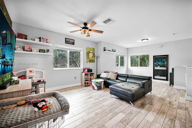 3340 Palomino Dr 222-2, Davie, FL 33024