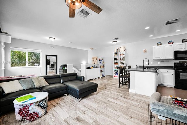 3340 Palomino Dr 222-2, Davie, FL 33024