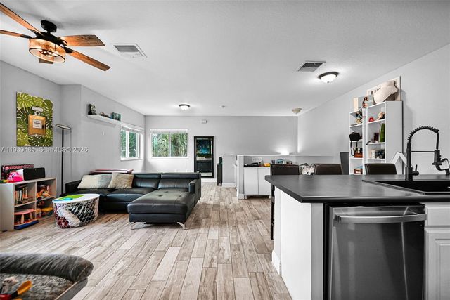 3340 Palomino Dr 222-2, Davie, FL 33024